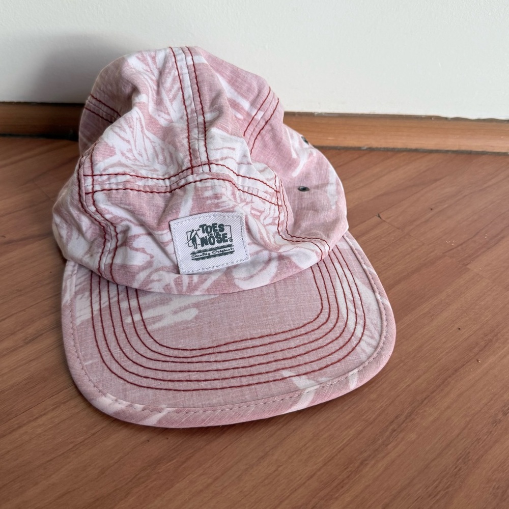 Vintage Toes on the Nose Hat